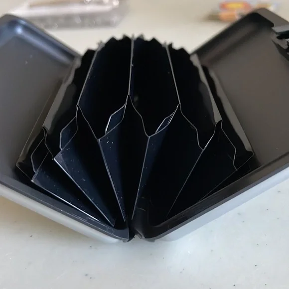 Card holder - Picture 6 of 9